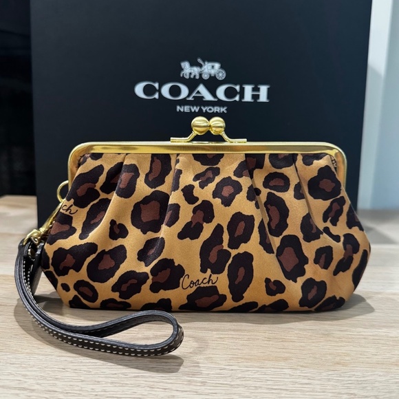 COACH VINTAGE KissLock Leopard Print Satin Pouch Wallet Wristlet Clutch Purse - Picture 1 of 8